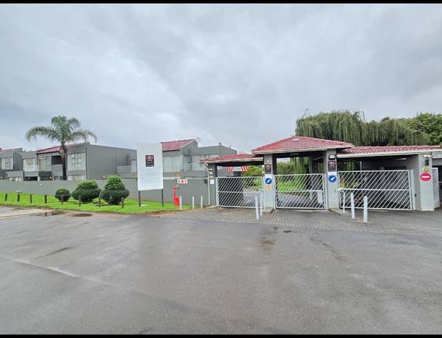 2 BEDROOM TOWNHOUSE FOR SALE IN MULBARTON